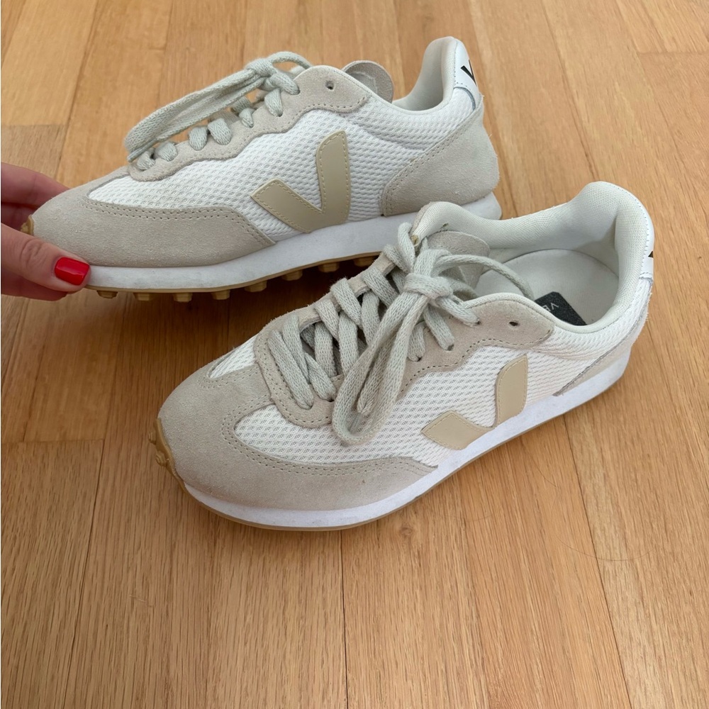 Veja Bronco Sneakers